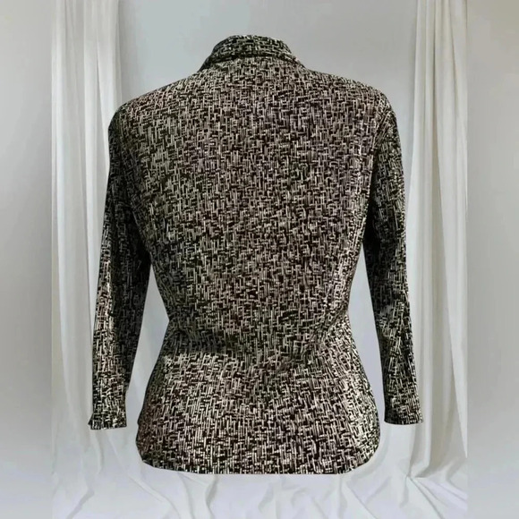 💟Women’s Pleated Button Down Blouse - Picture 4 of 11